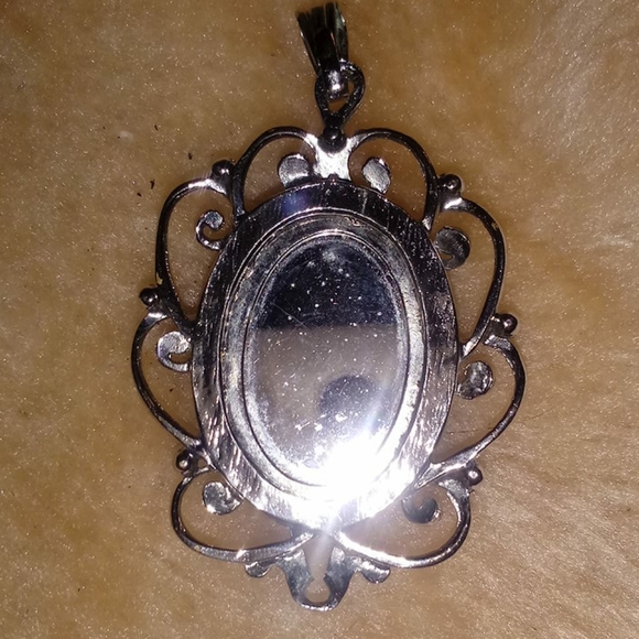 Mother of pearl (NOT SURE)pendant - Picture 4 of 8